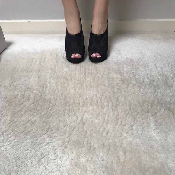 Open Toe Black Lace Shoes - Picture 5 of 5